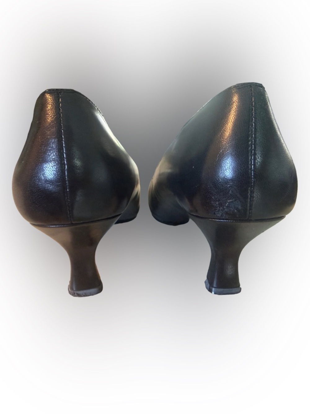 Liz Claiborne Vintage Black Armand Pumps, size 7.5 - Picture 4 of 6